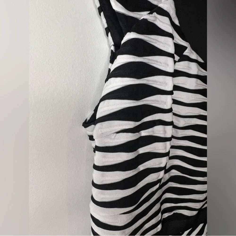 Betsey Johnson - Black and White Fit and Flare Dress - Size 8 - Picture 4 of 8